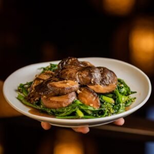 Hojas de Mostaza Salteado con Hongos Chinos