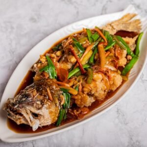 Pescado Racimo de Uvas en Salsa de Frijol Negro